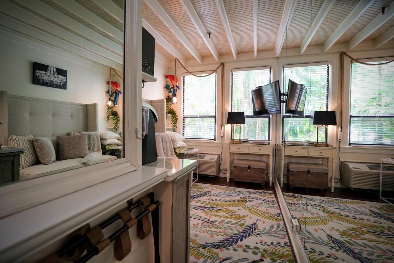 Palm Beach Hotel Petite Retreat 2 Blocks To Beach!! Historic Landmark ภายนอก รูปภาพ